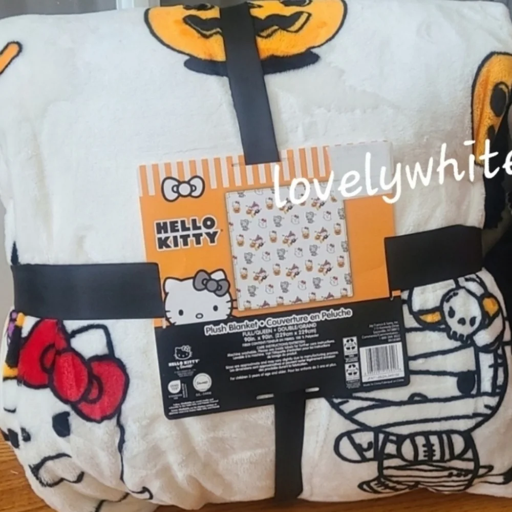 Hello Kitty Blanket HTF 🍬 🎃